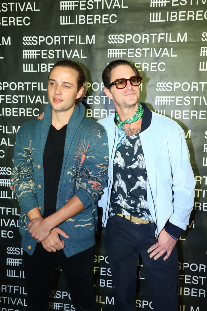 FOTO: Cameron Douglas a Edouard Philipponnat na filmu Jemný rváč. – stránka 12