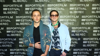 FOTO: Cameron Douglas a  Edouard Philipponnat dorazili do Prahy.