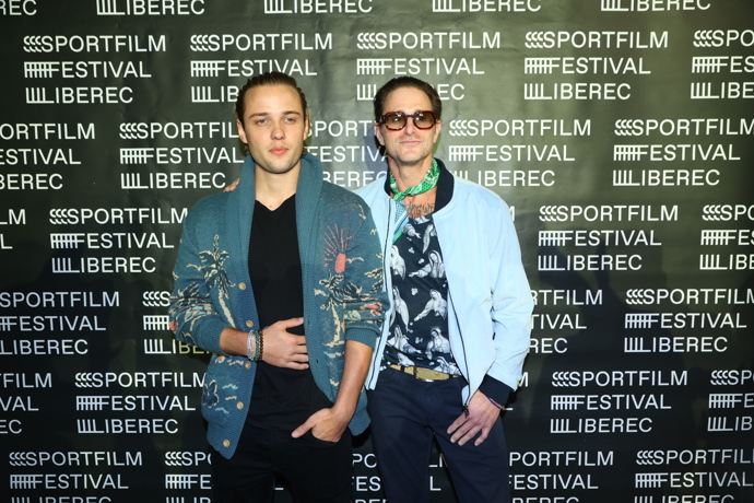 FOTO: Cameron Douglas a  Edouard Philipponnat dorazili do Prahy. – stránka 11