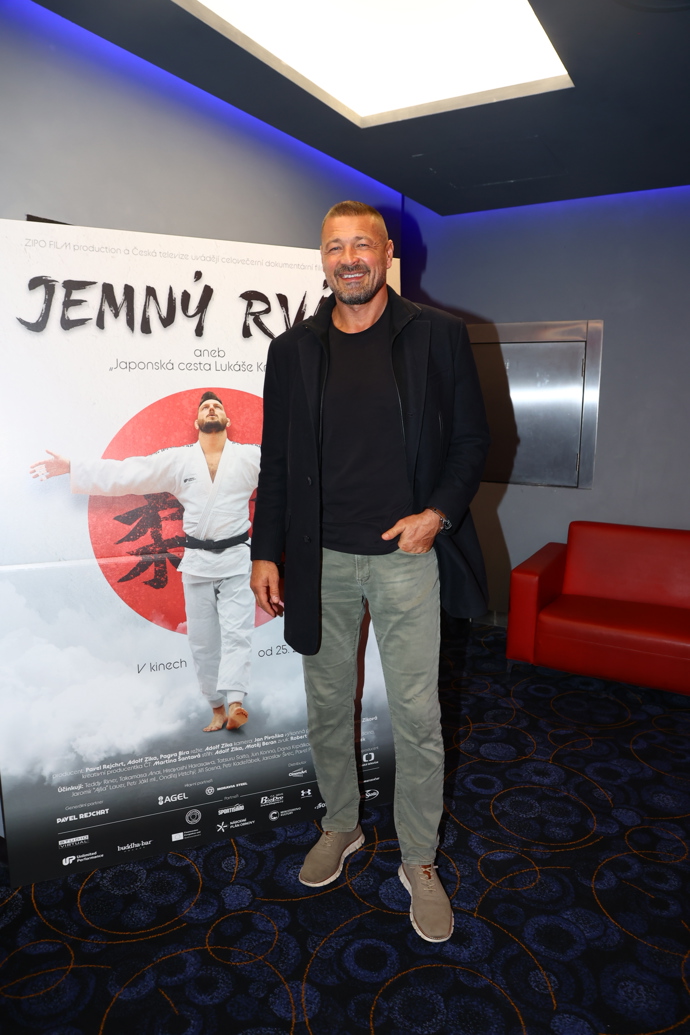 FOTO: Na premiéru filmu dorazil režisér Petr Jákl. – stránka 5