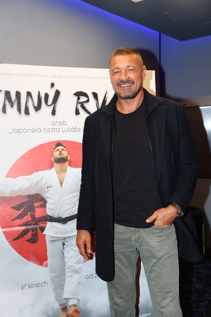FOTO: Petr Jákl rozdával úsměvy. – stránka 4