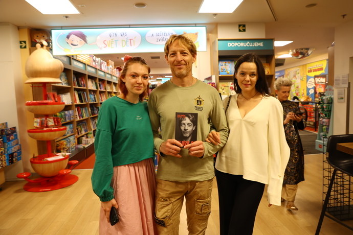 FOTO: Viktorie Janečková, Karel Janeček a Lilia Khousnoutdinová působí harmonicky. – stránka 5