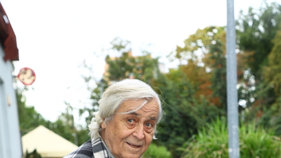 FOTO: Zdeněk Žák dorazil do Strašnického divadla.