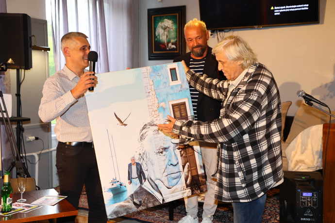 FOTO: Zdeněk Žák dostal svůj vlastní obraz. – stránka 1