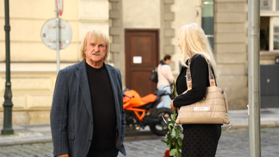 FOTO: Mezi prvními hosty se ve strašnickém krematoriu objevil Karel Vágner.