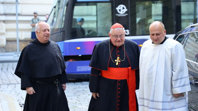 FOTO: Zádušní mši celebroval jí kardinál Dominik Duka.