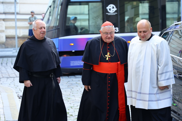 FOTO: Zádušní mši celebroval jí kardinál Dominik Duka. – stránka 1