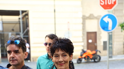 FOTO: Monika Kvasničková přichází na zádušní mši.