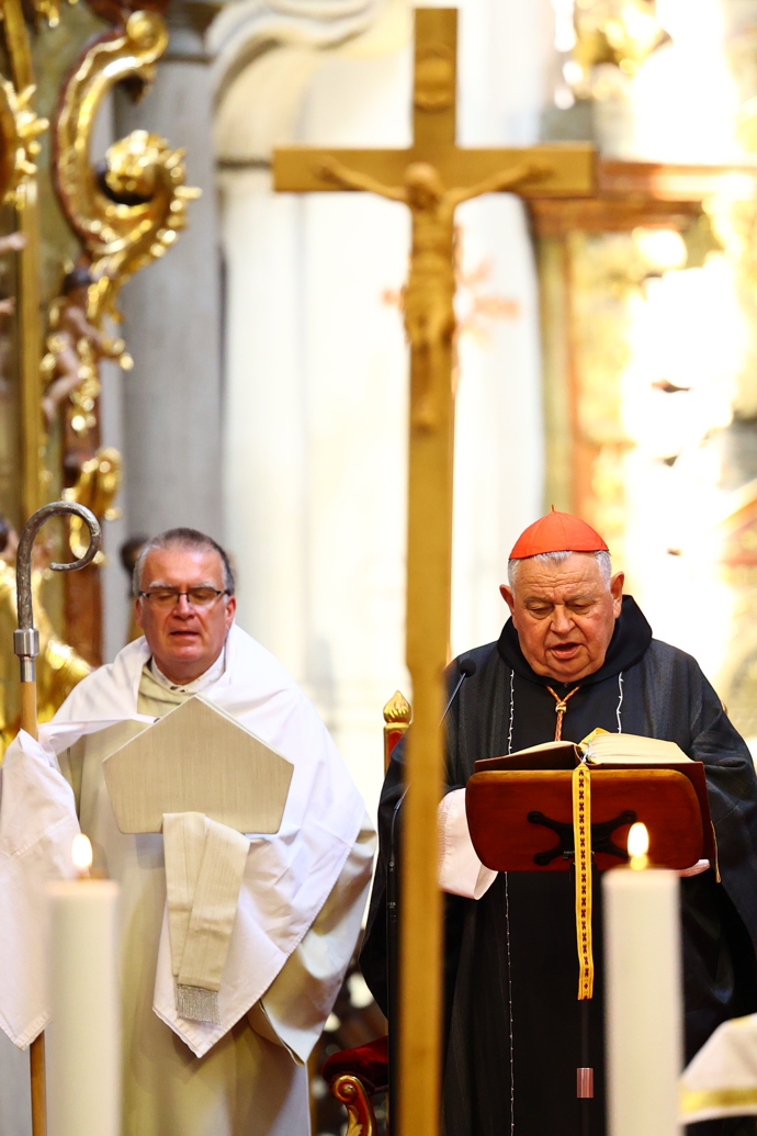 FOTO: Zádušní mše za Jiřího Krampola se uskutečnila 8. září. – stránka 13