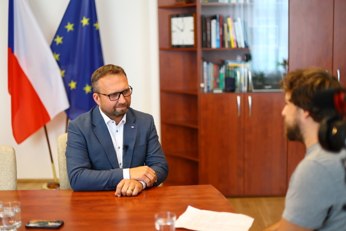 FOTO: Marian Jurečka během rozhovoru pro eXtra.cz. – stránka 10