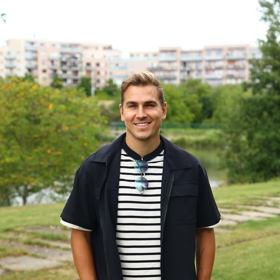 David Gránský se brzy stane dvojnásobným tátou. Náš rozhovor vznikal na jedné z mála společenských akcí, kam se letos herec vypravil. Většinu volného času chce totiž věnovat rodině. 