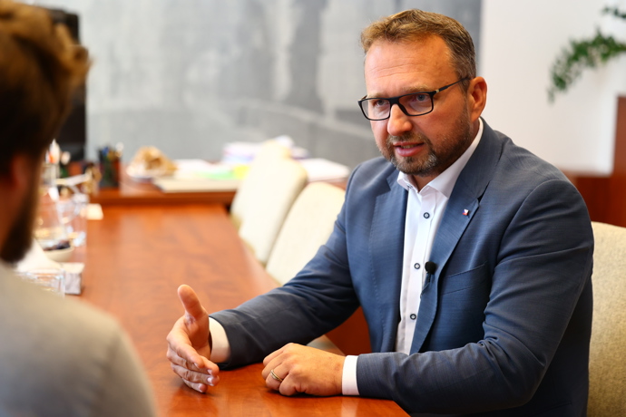 FOTO: Marian Jurečka vysvětloval své kroky v úřadu. – stránka 5