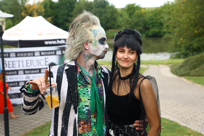 FOTO: Ines Ben Ahmed jako Lydie a Jan Sklenář jako Beetlejuice. – stránka 3