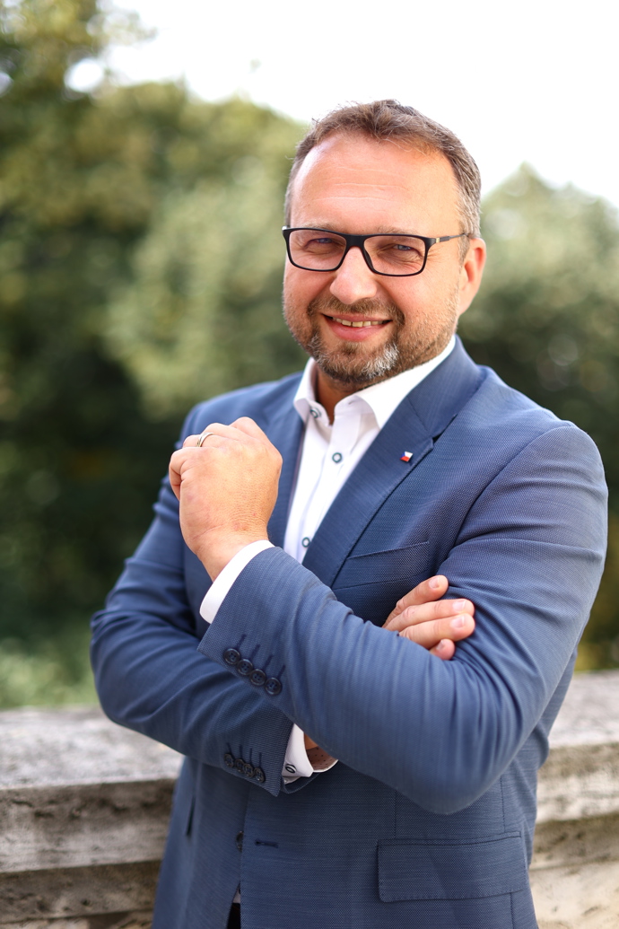 FOTO: Marian Jurečka je ministr práce a sociálních věcí. – stránka 2