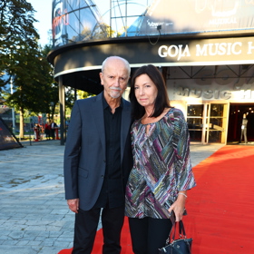 Muzikant Jan Neckář s doprovodem. 