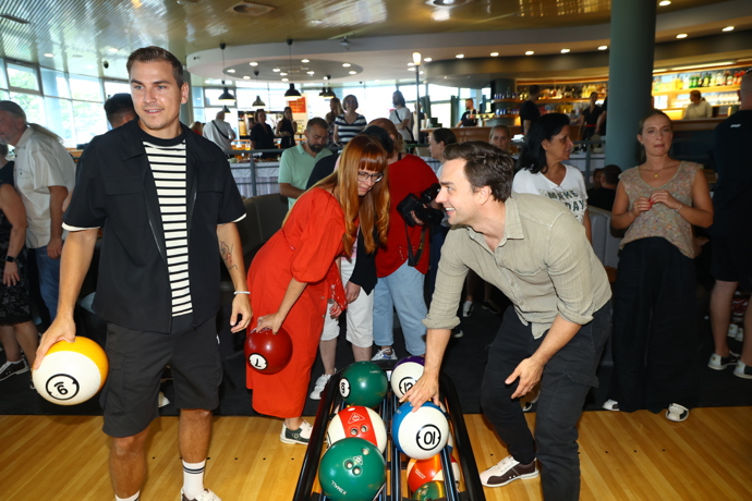 FOTO: Herec David Gránský a Ondřej Rychlý si zahráli bowling. – stránka 2