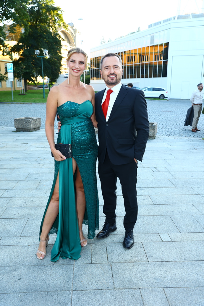 FOTO: Monika Sommerová nezvolila příliš elegantní róbu. – stránka 1
