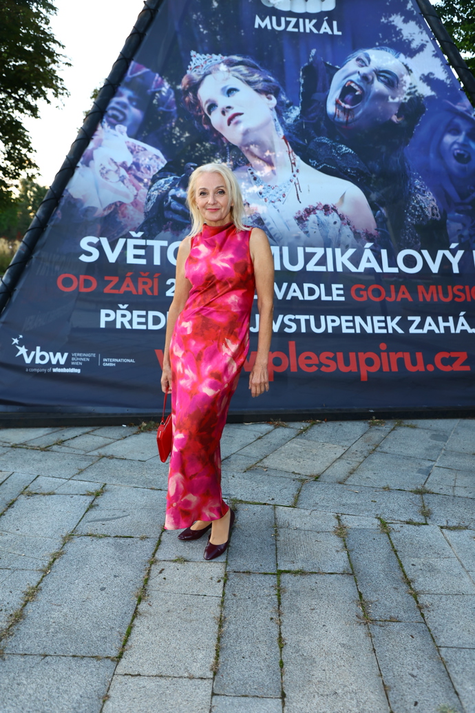 FOTO: Veronika Žilková vynesla krásné šaty. – stránka 23