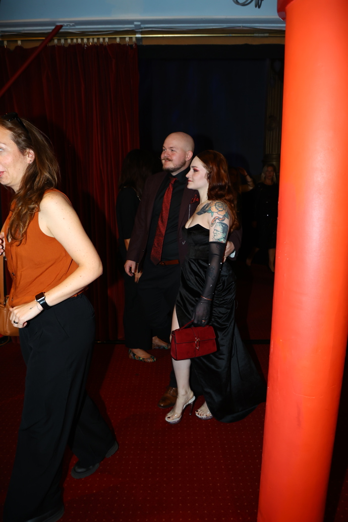FOTO: Artur Štaidl přišel na premiéru muzikálu Ples upírů s doprovodem. – stránka 14