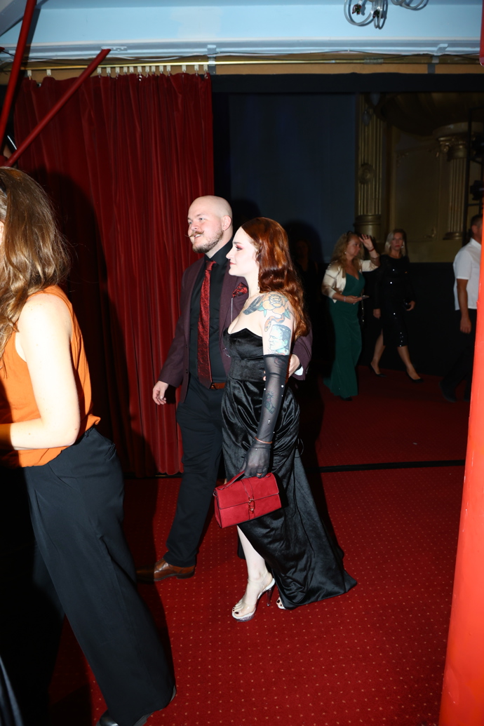 FOTO: Artur Štaidl přišel na premiéru muzikálu Ples upírů s doprovodem. – stránka 13