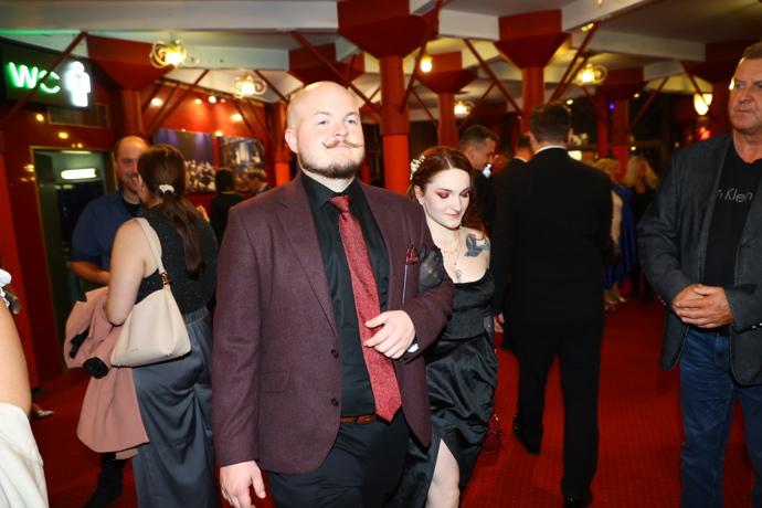 FOTO: Artur Štaidl přišel na premiéru muzikálu Ples upírů s doprovodem. – stránka 7