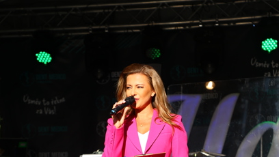 FOTO: Inna celou akci moderovala.