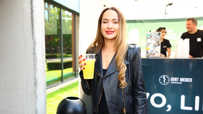 FOTO: Karolína si nechala přifouknout prsa.