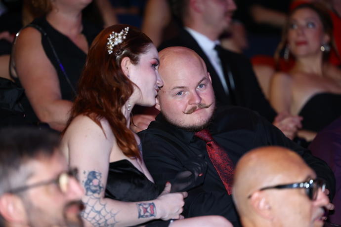 FOTO: Artur Štaidl přišel na premiéru muzikálu Ples upírů s doprovodem. – stránka 1