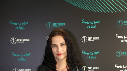 FOTO: Iva Frühlingová před zraky fotoaparátů.