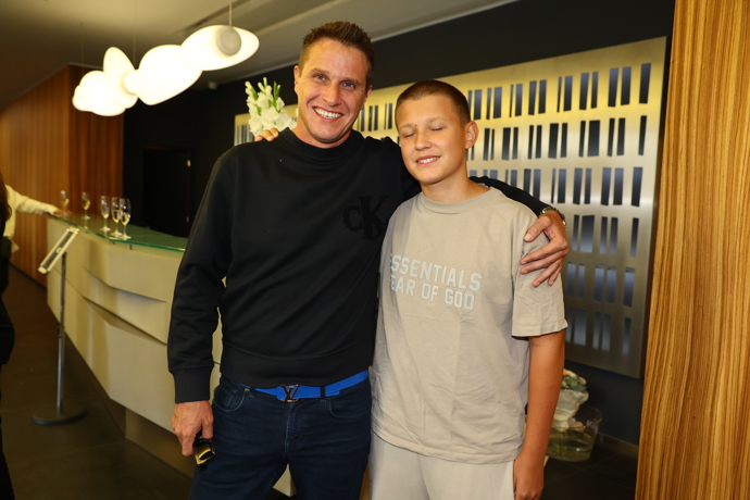 FOTO: Mirek Dopita se synem Kryšpínem. – stránka 4