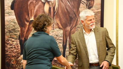 FOTO: Petr Pavel u otvírání dopisu od TGM.