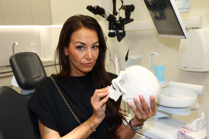 FOTO: Agáta Hanychová na otevření nové zubní kliniky. – stránka 5