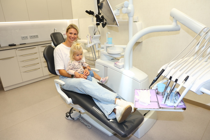 FOTO: Andrea s dcerou navštívili zubní kliniku. – stránka 2