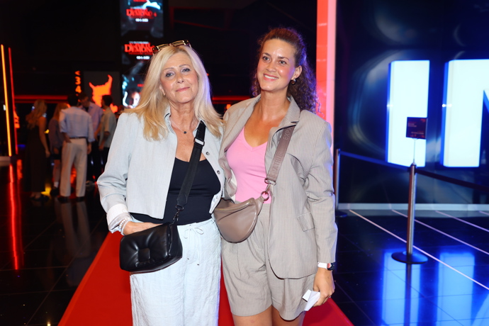 FOTO: Premiéra V zajetí démonů. – stránka 30