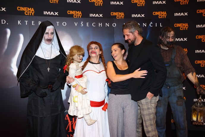 FOTO: Osobnosti na premiéře filmu V zajetí démonů 4. – stránka 1