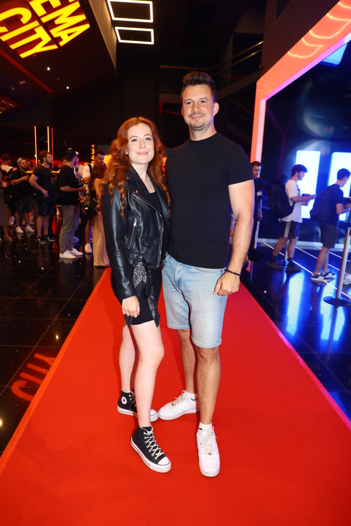 FOTO: Zamilovaný pár Karel Kašák a Kateřina Bláhová. – stránka 53