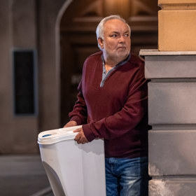 Lumír si zjistí, že se kolem kulečníkového klubu něco děje...