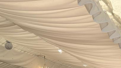 FOTO: Bílá a černá převládaly, celé svatbě.