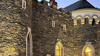 FOTO: Novomanželé a Nela Slováková.