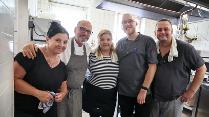 FOTO: Zdeněk Pohlreich s týmem z restaurace Na Čertovce.