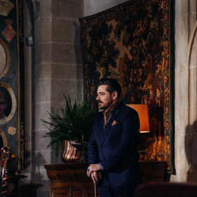 Kotek jako hradní pán. 