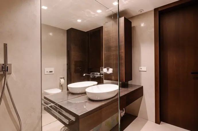 FOTO: V bytě je několik koupelen. – stránka 16