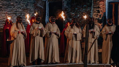 FOTO: Tajemné masky, intriky a mystika zahalily Křivoklát.