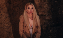 Nicole si udržela kamennou tvář.