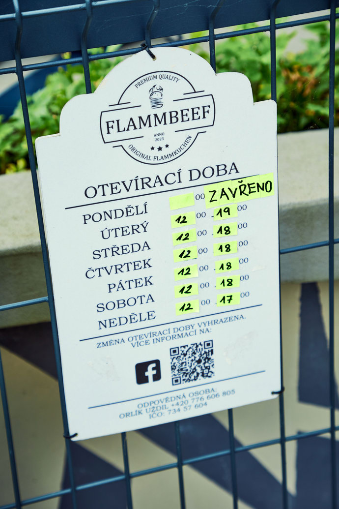 FOTO: Otevírací doba bistra. – stránka 13