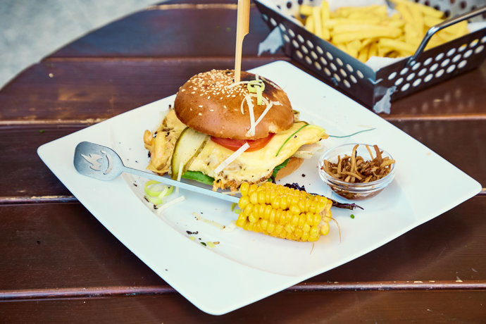 FOTO: Bistro se ve své nabídce zaměřuje na burgery. – stránka 3