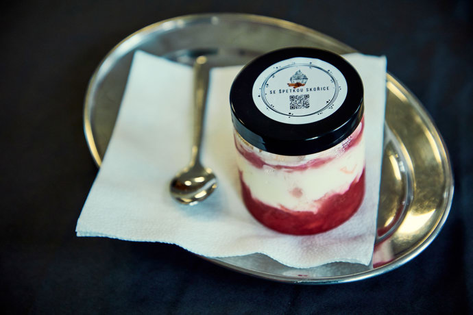 FOTO: Restaurace U třech kytar nabízí nově i domácí dezerty. – stránka 68