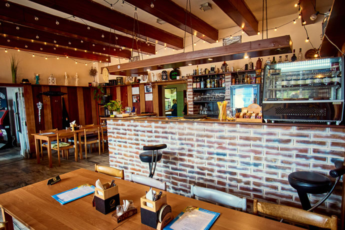 FOTO: Restaurace U třech kytar. – stránka 66