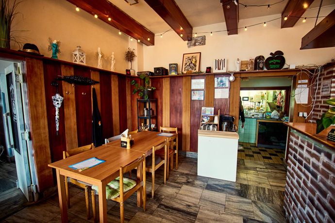 FOTO: Restaurace U třech kytar. – stránka 64