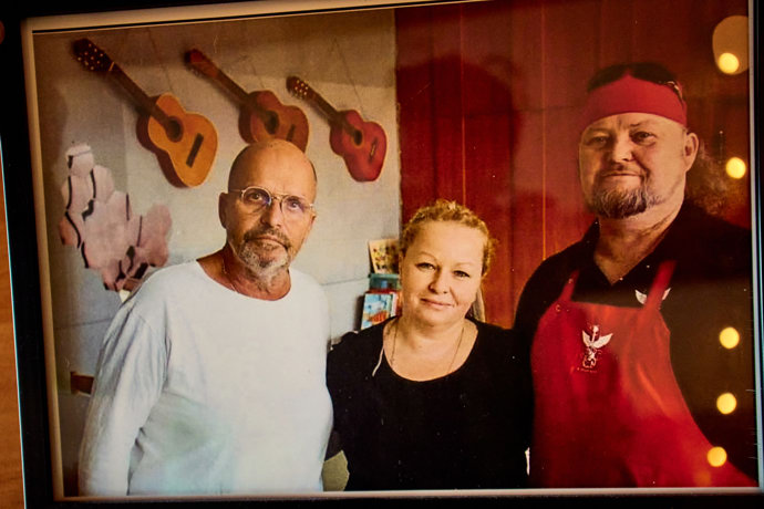 FOTO: Zdeněk Pohlreich s Michalem a jeho manželkou Zuzanou. – stránka 26